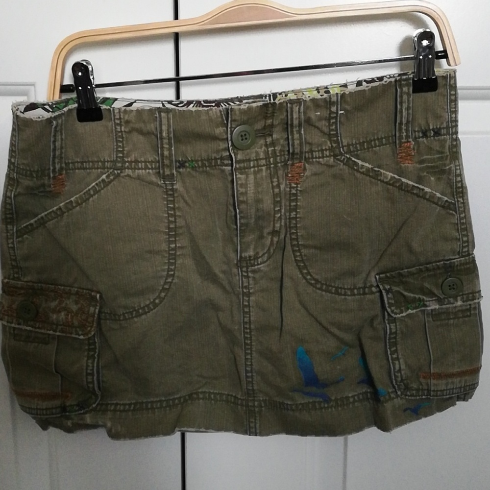 Old Navy Size 4 green khaki mini skirt